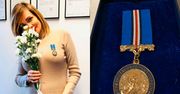 Ciężarna Weronika Marczuk odbiera nagrodę w sukience podkreślającej brzuszek: "Medal za Ofiarność i Miłość do Ukrainy"