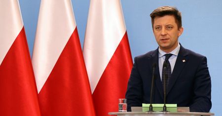Tomasz Piątek wytoczył proces Dworczykowi. Żąda odszkodowania i przeprosin