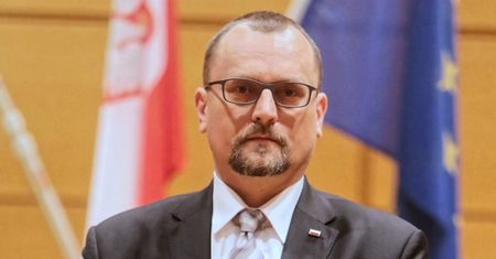 MSZ oskarża b. ambasadora Jacka Izydorczyka. Miał wypłacać żonie służbowe diety. "To zemsta"