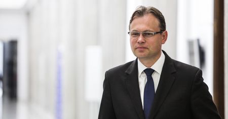 Poseł chciał wyśmiać dziennikarza "Wyborczej". Zrobił błąd ortograficzny, a za chwile kolejny