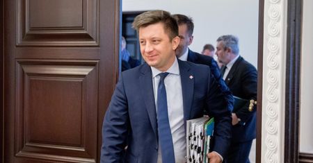 Kosztowny lot ministra Michała Dworczyka. Spór o 33 tys. zł