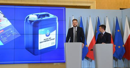 Koronawirus w Polsce. Codzienne spotkania rządowego zespołu. Milion litrów środka dezynfekującego
