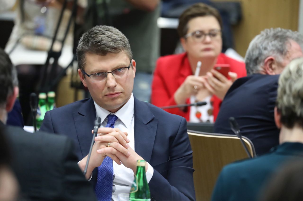 Komisja Wenecka w Polsce. Wiceminister sprawiedliwości Marcin Warchoł napisał list do jej przedstawicieli