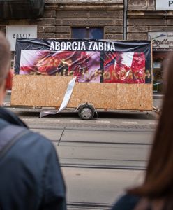 Odpowiedź na plakaty z rozszarpanymi płodami. Dziewczyny z Krakowa wzięły sprawy w swoje ręce
