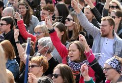 Aborcja jak wyjście po bułki? "WO" tłumaczą się z okładki