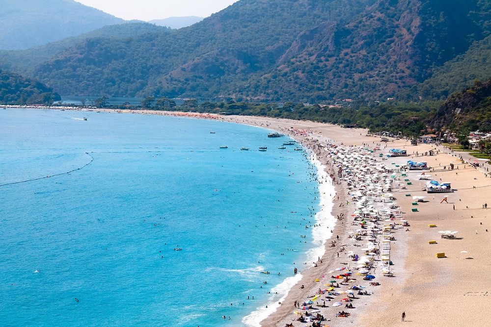 Tureckie plaże są szerokie i piaszczyste 