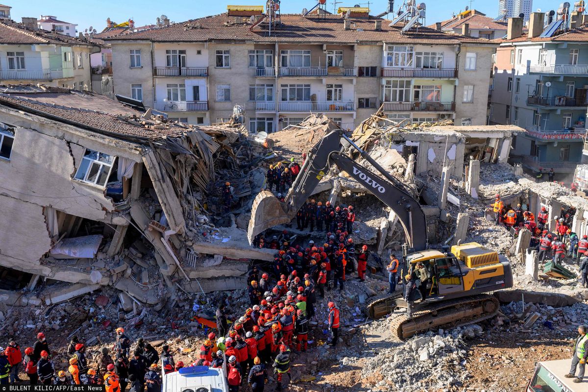 Wzrosła liczba ofiar trzęsienia ziemi w Turcji. Nie żyje 38 osób