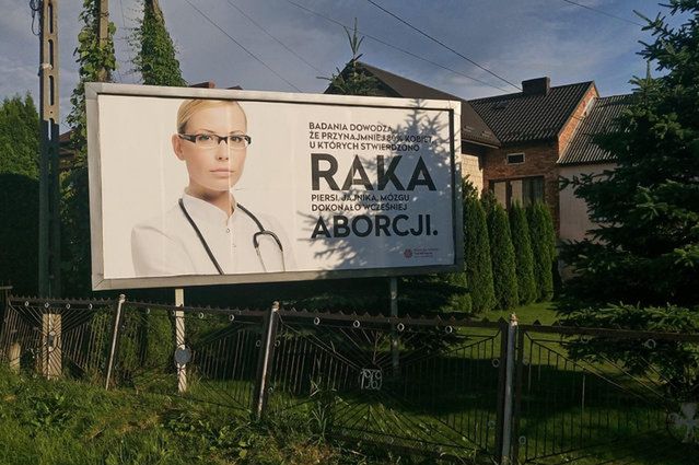 "Rak mózgu efektem dokonania aborcji". Szokujący billboard pod Krakowem