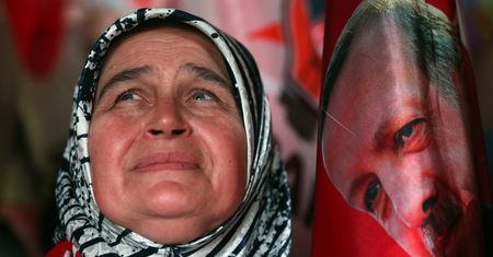 Prezydent Erdogan wygrał wybory w Turcji. Przydomek "Sułtana" nie jest przesadzony