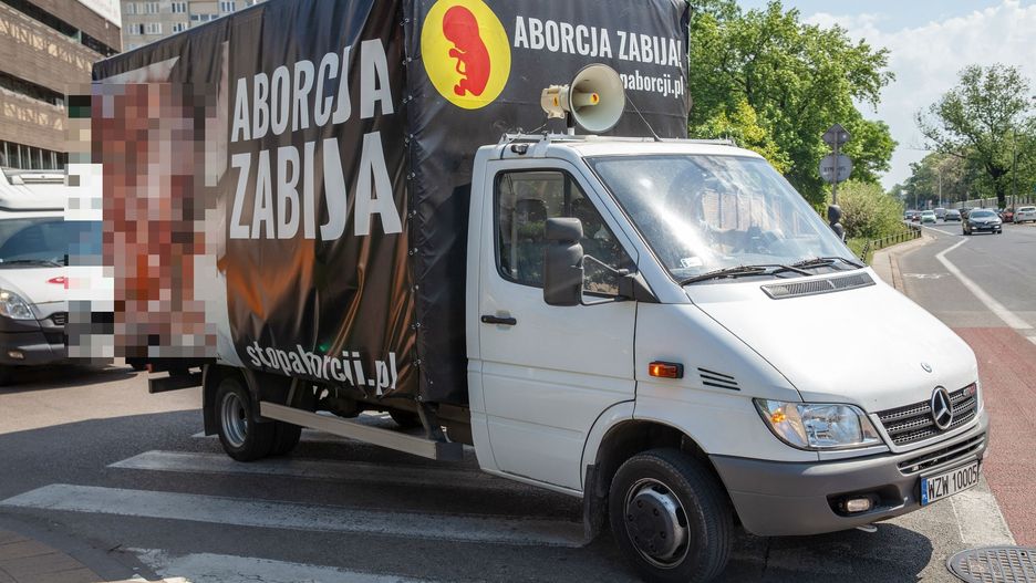 Ciężarówki antyaborcyjne to jedno z narzędzi Fundacji Pro - Prawo do życia