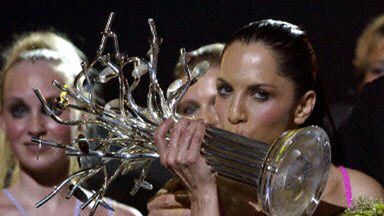 Turecka piosenkarka Sertab Erener, zwyciężczyni konkursu