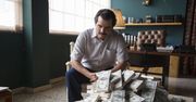 Morderczy urok Pabla Escobara. Recenzja pierwszego i drugiego sezonu serialu "Narcos" na DVD
