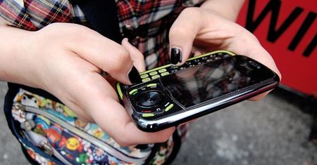 Znowu naciągają w SMS-ach! Tym razem "na dzieci"