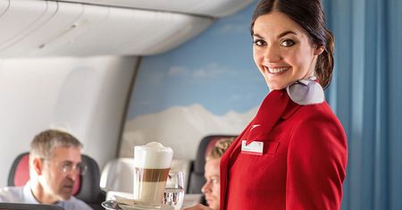 Broń, papugi i martwe ciała. Nawet nie wyobrażasz sobie, jak naprawdę wygląda praca stewardessy