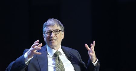 Koniec z biedą na świecie i roboty zamiast ludzi. 6 prognoz Billa Gatesa do 2035 roku