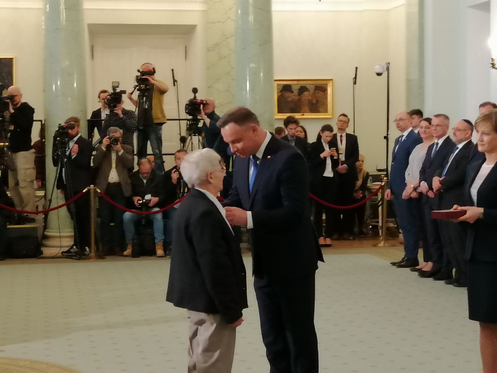 Prezydent Andrzej Duda odznacza Zofię Hołub Krzyżem Komandorskim Orderu Odrodzenia Polski 