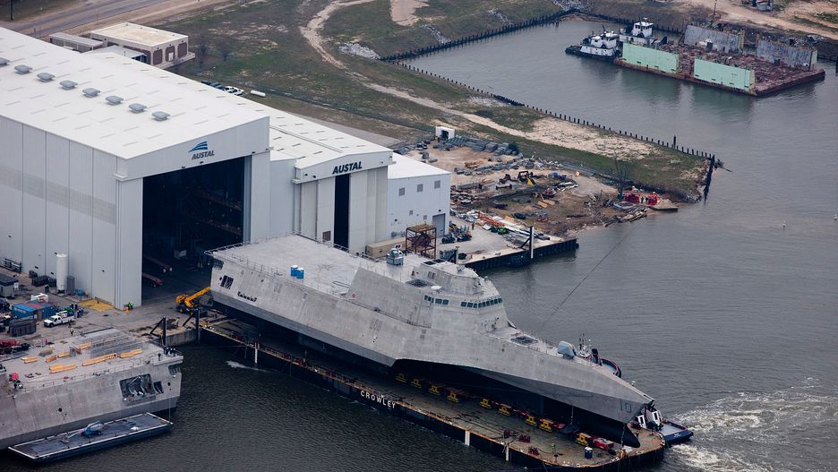 USA. Wodowanie okrętu USS Gabrielle Giffords w lutym 2015 roku