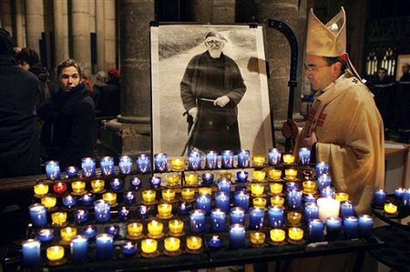 Francja pożegnała ojca Piotra - opiekuna bezdomnych