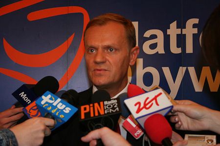 Tusk: po wyborach może rządzić koalicja PiS-SLD