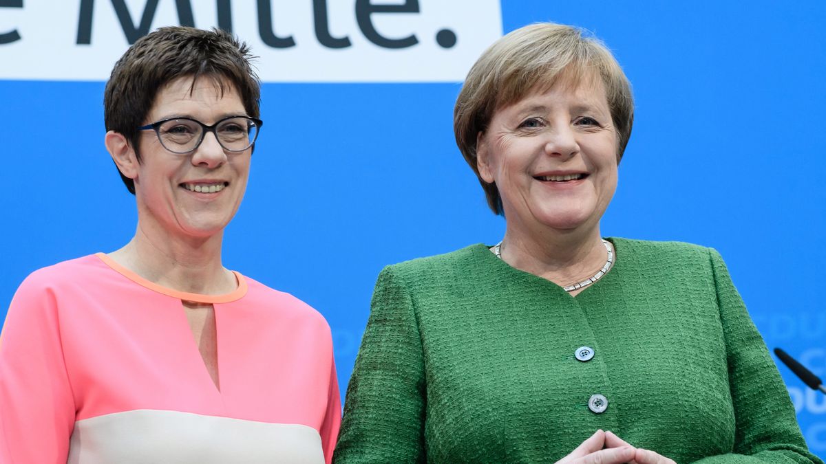 Annegret Kramp-Karrenbauer i Angela Merkel