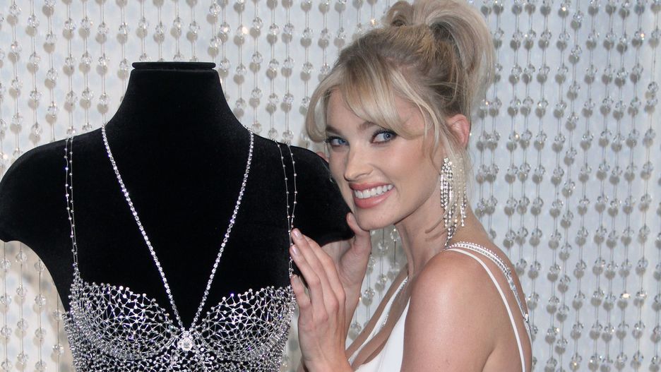 Elsa Hosk prezentuje biustonosz z diamentami Svarowskiego