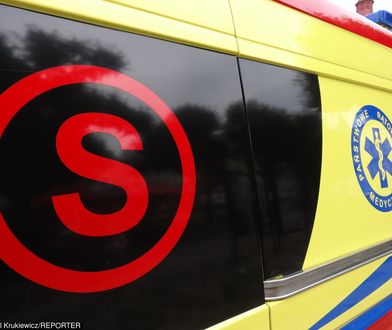 Bydgoszcz: zderzenie karetki pogotowia z samochodem. Dwie osoby ranne