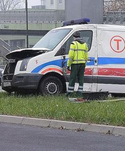 Karetka wiozła matkę i dziecko. Zderzyła się z autobusem