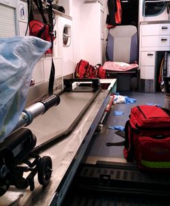 Głos zza głowy nie dawał mu spokoju. To chłopiec błagał, by tata wstał