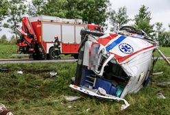 Mazowieckie: Osobówka wjechała w karetkę. Są ranni