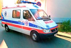 Okradli i zdewastowali ambulans. Policja szuka sprawców