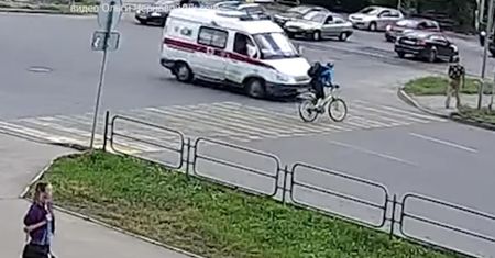 Nie usłyszał nadjeżdżającej karetki. Miał słuchawki w uszach