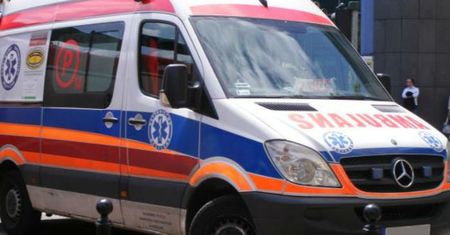 Głogów. Polonez rozbity w "czołówce". Ciężko ranni