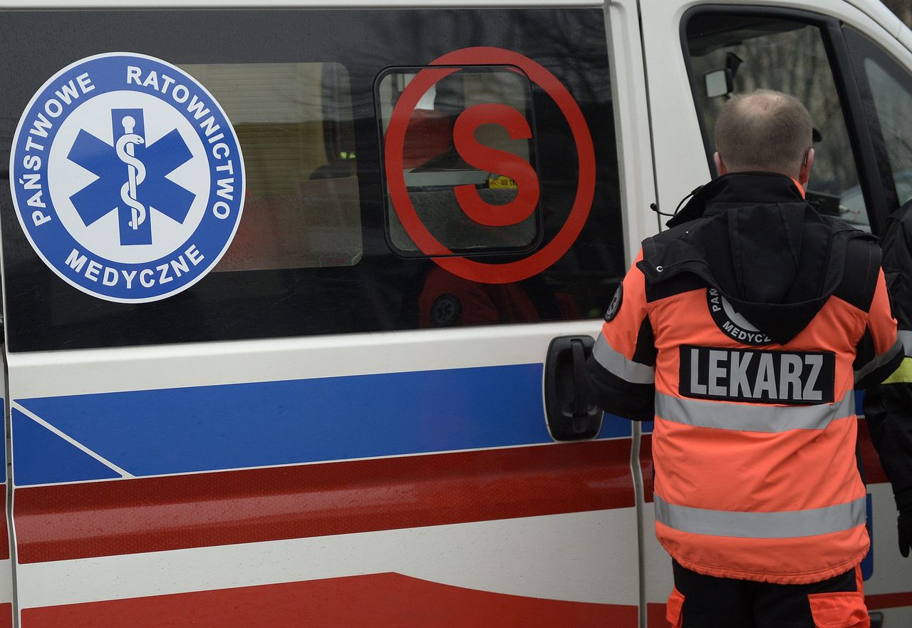 Jeździł ze znajomymi karetką po Warszawie. Miał ponad promil alkoholu