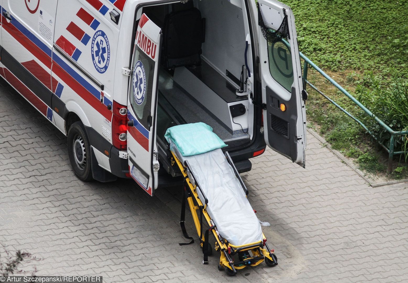 Leszno. Śledczy wyjaśniają okoliczności śmierci mężczyzny w pobliżu przychodni