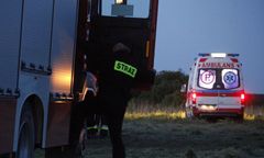 Jędrzejów. Koszmarny wypadek. Pieszego uderzyły dwa auta, starosta w szpitalu