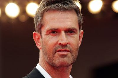 Rupert Everett radzi aktorom-gejom