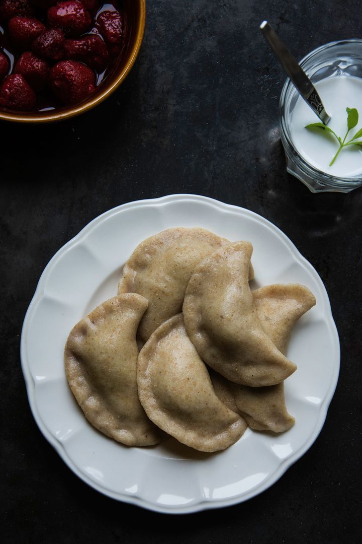 Bezglutenowe pierogi z owocami. Pyszne na lato