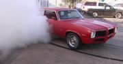 Palenie gumy Fordem Mustangiem i Chevroletem Camaro – najlepsze momenty