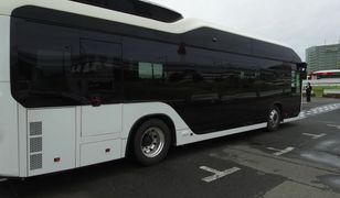 Wodorowy autobus Toyoty: Sora, podjeżdża sam na przystanek