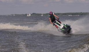 Stojące skutery wodne - nowa moda na polskich jeziorach. Jak ścigacz na wodę