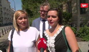 Posłanki otoczyły mężczyznę, by "uwolnić" go z kordonu policji