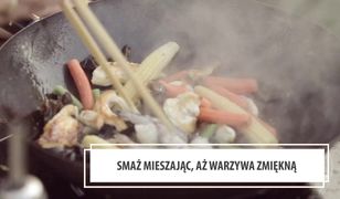 Kurczak z krewetkami i makaronem udon