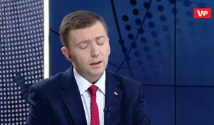 Brudziński o "dziczy" przed TVP. Pokrętne tłumaczenie polityka PiS