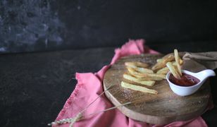 Frytki pieczone w piekarniku. Jedz bez obaw