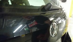 Kredka z marketu kontra rysa na lakierze. Sprawdzamy, czy 15 złotych zastąpi lakiernika