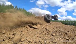 Wygląda jak zabawka, a jest szybszy od twojego auta. mały potwór kontra teren