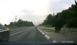 Rządowa eskorta spycha z drogi inne auta. Autor nagrania o włos od kolizji