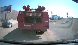 Awantura kierowcy i motocyklisty. Autor nagrania wkroczył do akcji