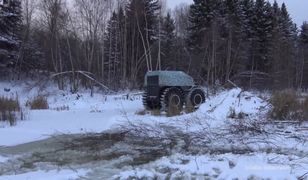 #dziejesiewmoto: wyprzedzanie na zaśnieżonej drodze zakończone w rowie