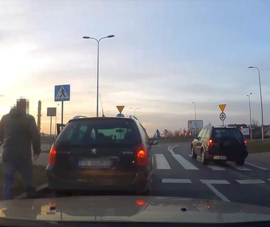 Wysiadł z auta, by pouczyć o suwaku. Nie miał racji, a sprawą zajmuje się policja